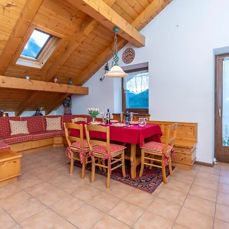Mansarda Lungolago Apartmán *